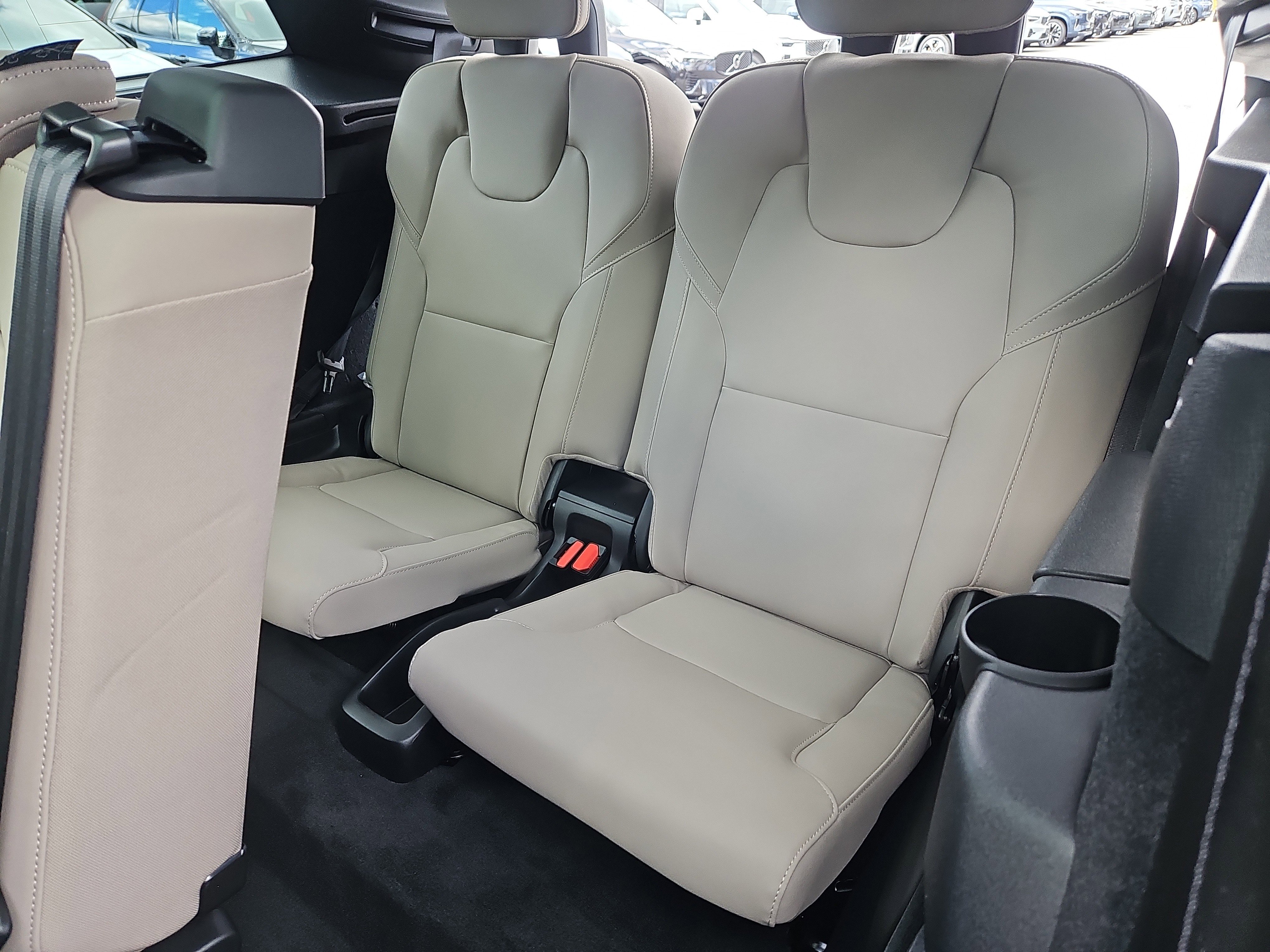 New 2026 Volvo XC90 B6 Plus w/ Protection Package Premier image 23