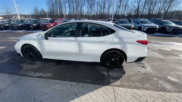 Used 2025 Toyota Camry SE image 5