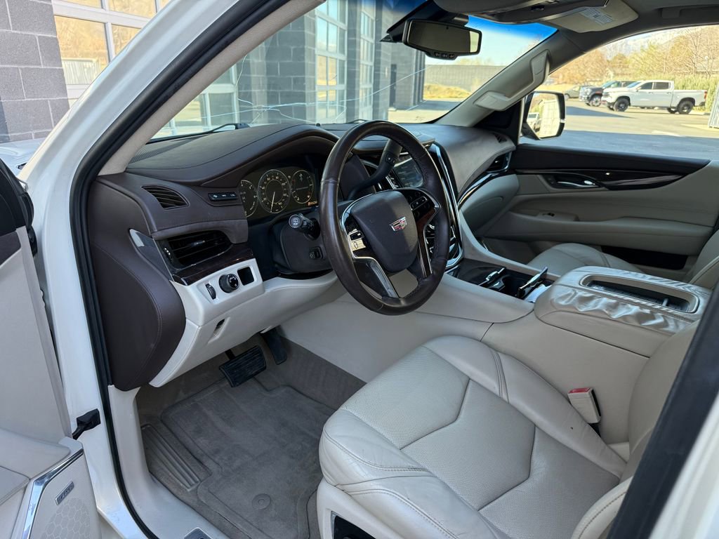 Used 2015 Cadillac Escalade ESV Premium image 31