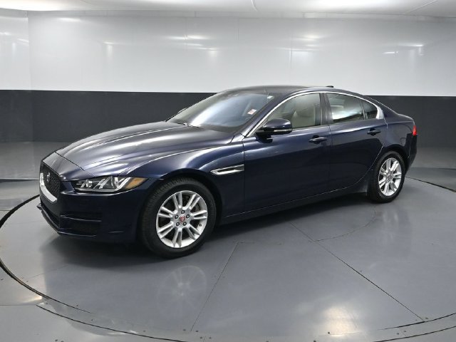 Used 2018 Jaguar XE Premium AWD/4WD image 8
