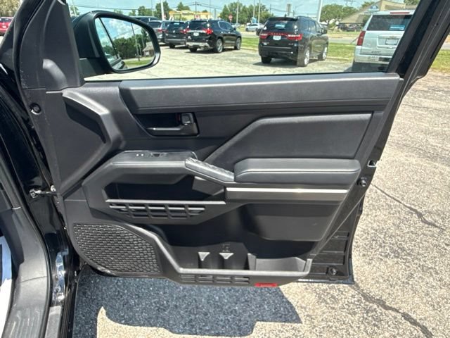 Used 2025 Toyota Tacoma SR5 AWD/4WD image 38