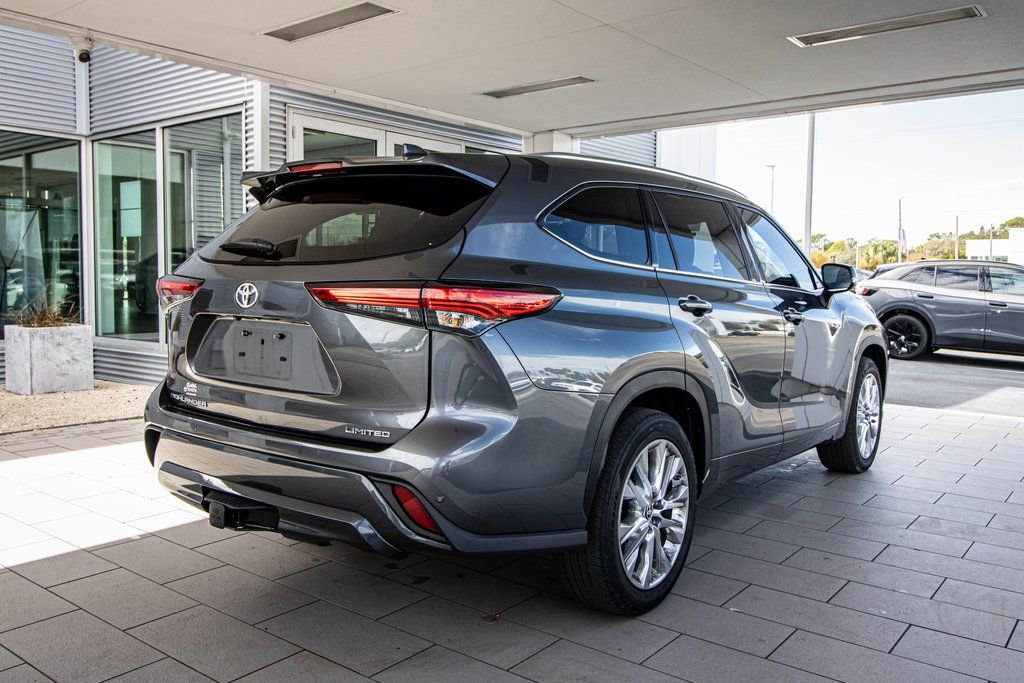 Used 2023 Toyota Highlander Limited image 18