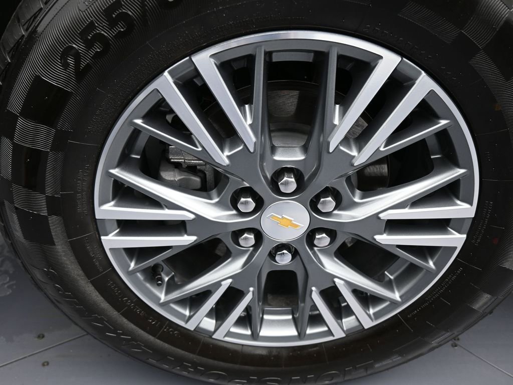 Used 2025 Chevrolet Traverse LT image 42