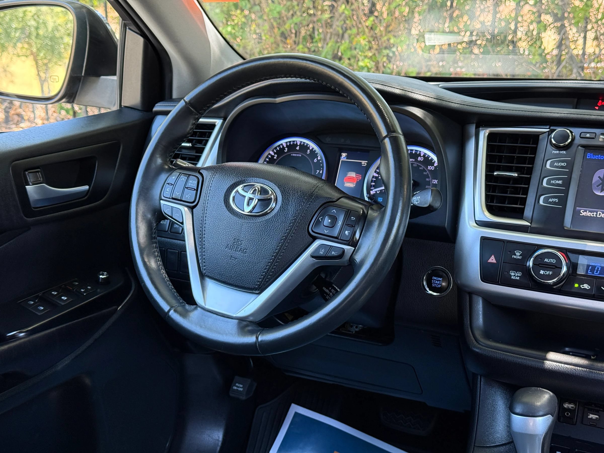 Used 2019 Toyota Highlander SE FWD image 24
