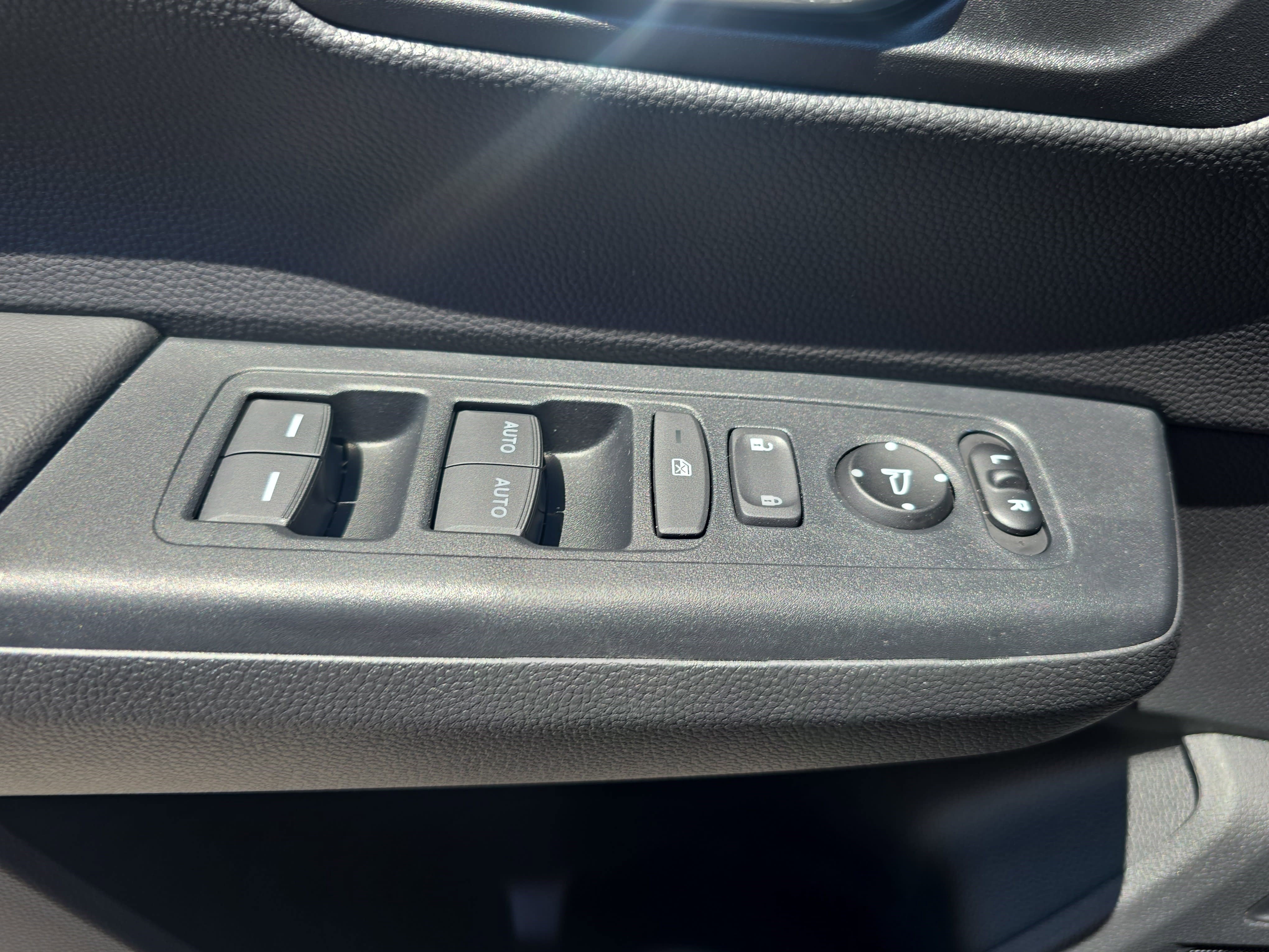 Used 2025 Honda CR-V Sport image 26