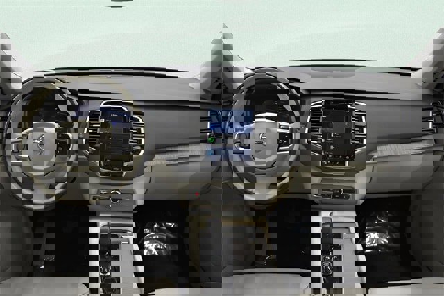 Used 2024 Volvo XC90 B6 Plus image 5