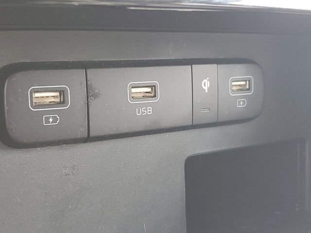 Used 2024 Kia Carnival EX FWD image 31