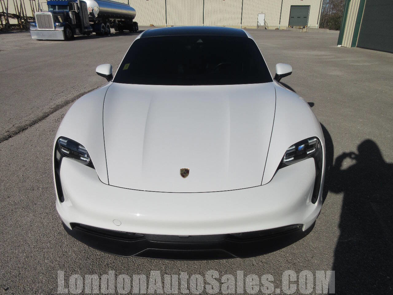 Used 2021 Porsche Taycan image 8