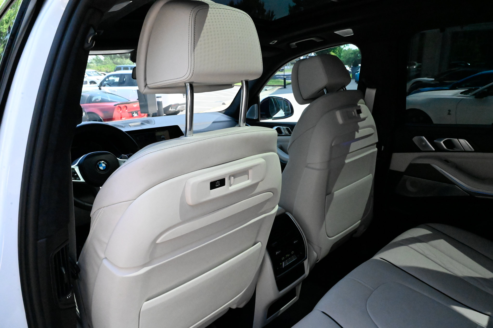 Used 2022 BMW X5 M50i w/ Executive Package AWD/4WD image 37