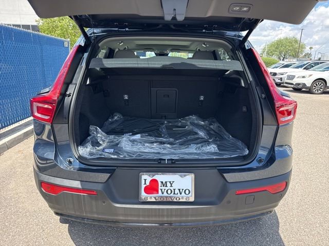 New 2026 Volvo XC40 B5 Plus w/ Climate Package AWD/4WD image 9