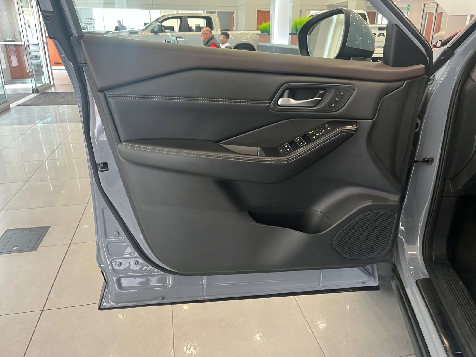 Used 2023 Nissan Rogue SL w/ SL Premium Package image 15