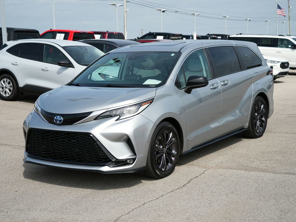 Used 2021 Toyota Sienna XSE FWD image 9