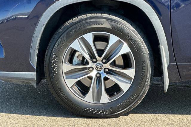 Certified 2022 Toyota Highlander XLE image 32
