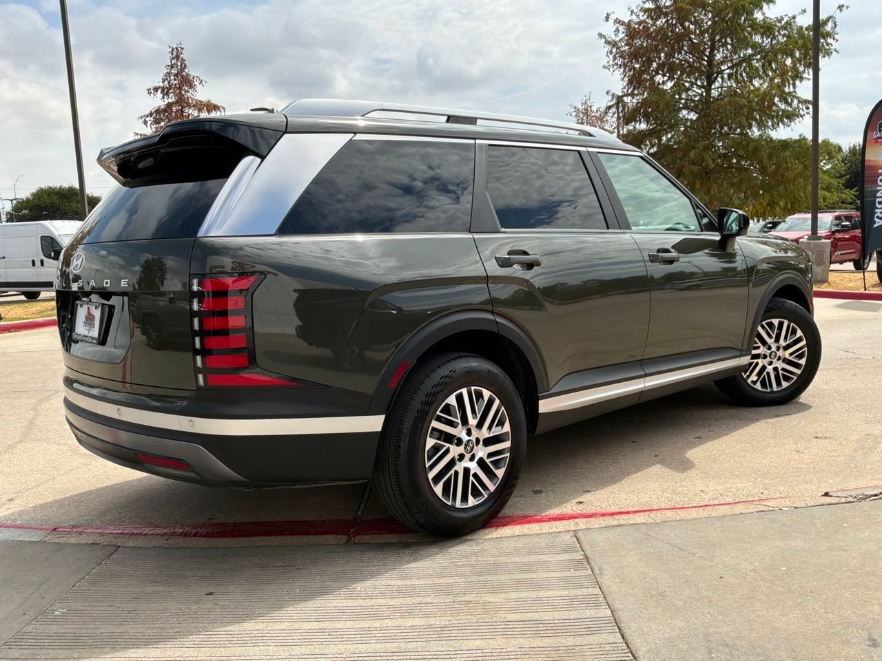 Used 2026 Hyundai Palisade SEL FWD image 6