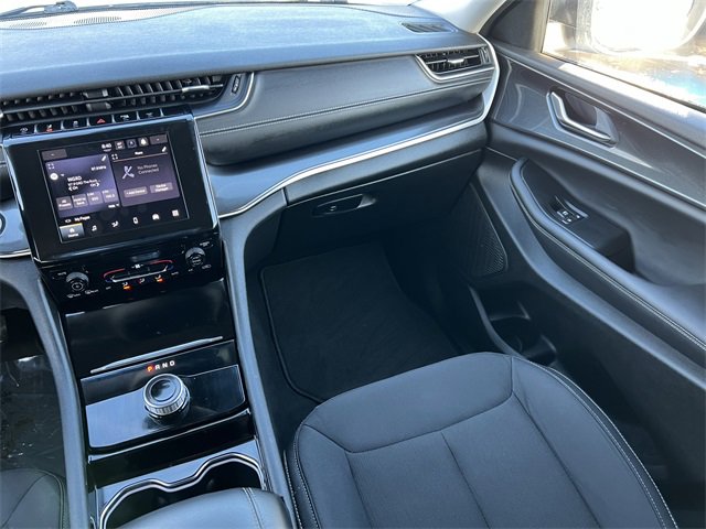 Used 2023 Jeep Grand Cherokee Laredo image 30