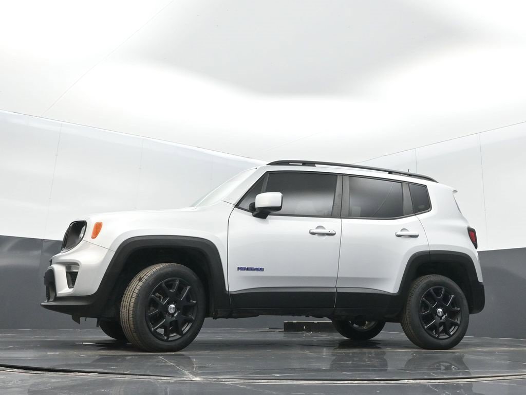 Certified 2020 Jeep Renegade Latitude w/ Cold Weather Group image 32