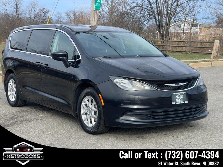 Used 2017 Chrysler Pacifica Touring image 7