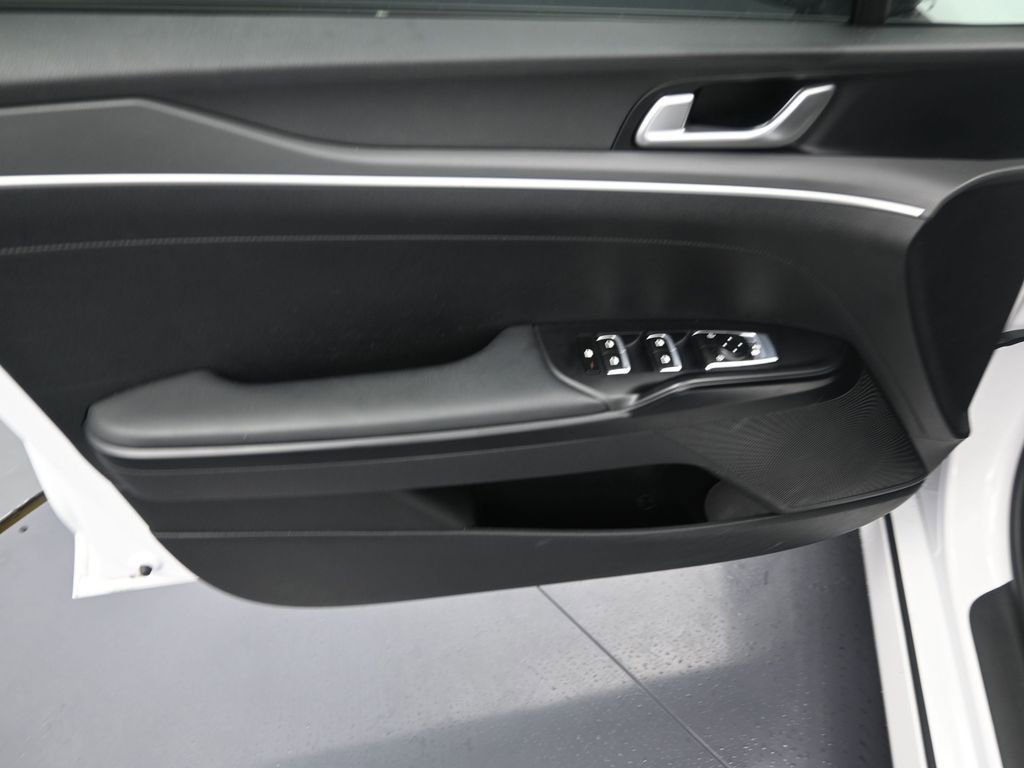 Used 2023 Kia K5 LXS image 12