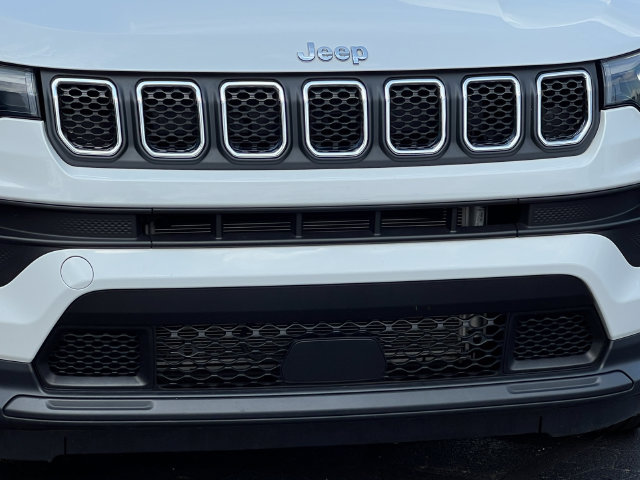 Used 2023 Jeep Compass Latitude w/ Sun and Sound Group AWD/4WD image 42