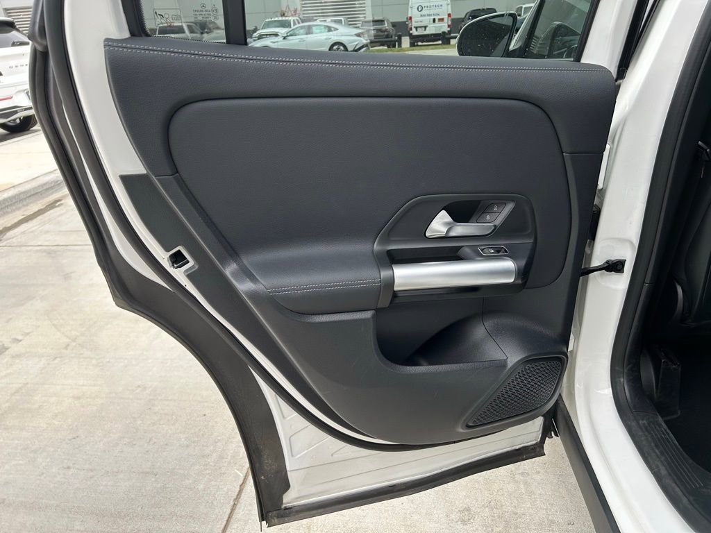 Used 2025 Mercedes-Benz GLA 250 4MATIC image 16