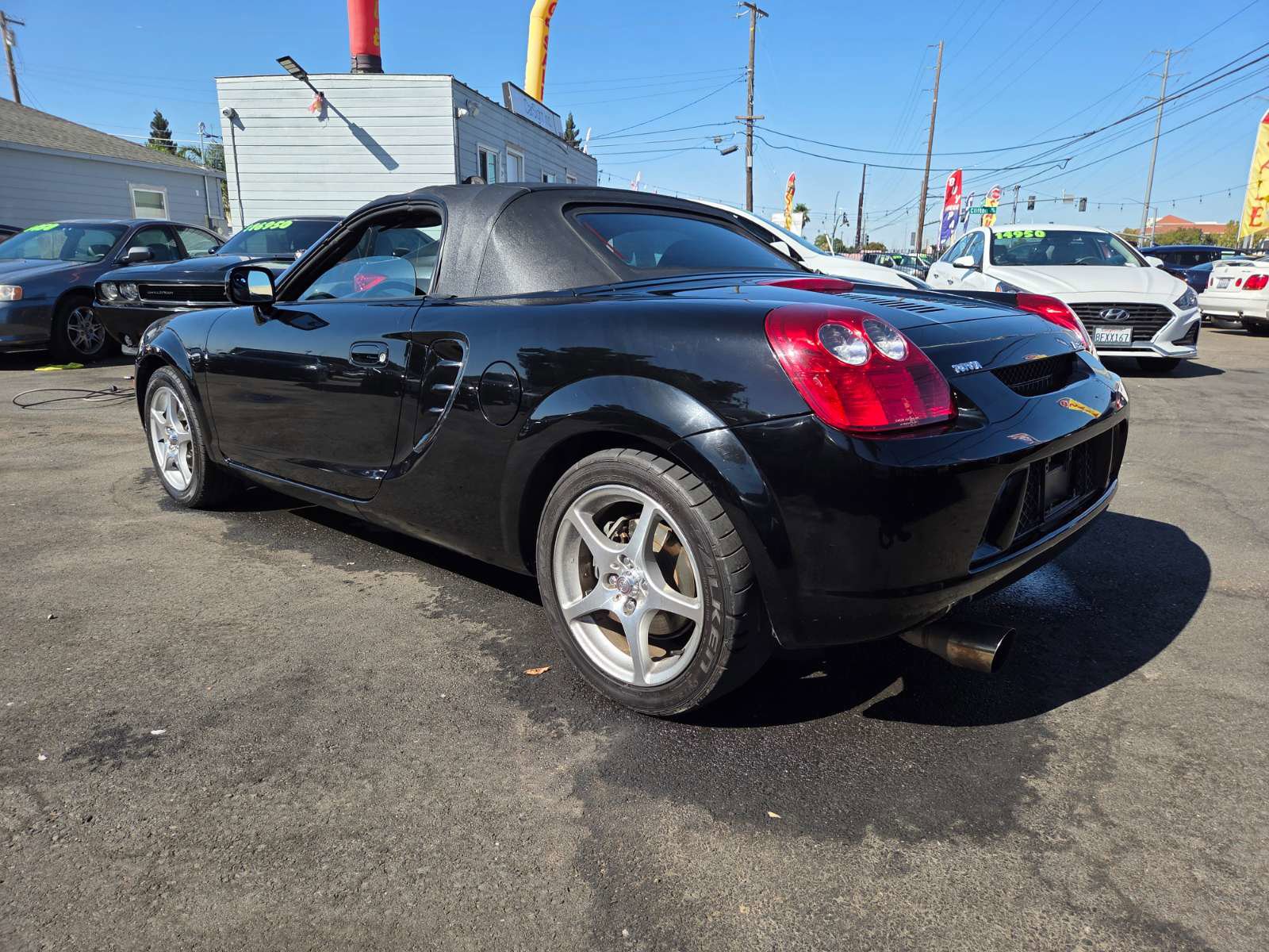 Used 2005 Toyota MR2 image 2