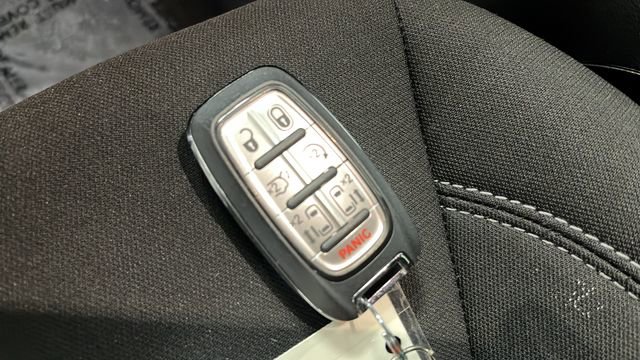 Used 2024 Chrysler Pacifica Touring image 20