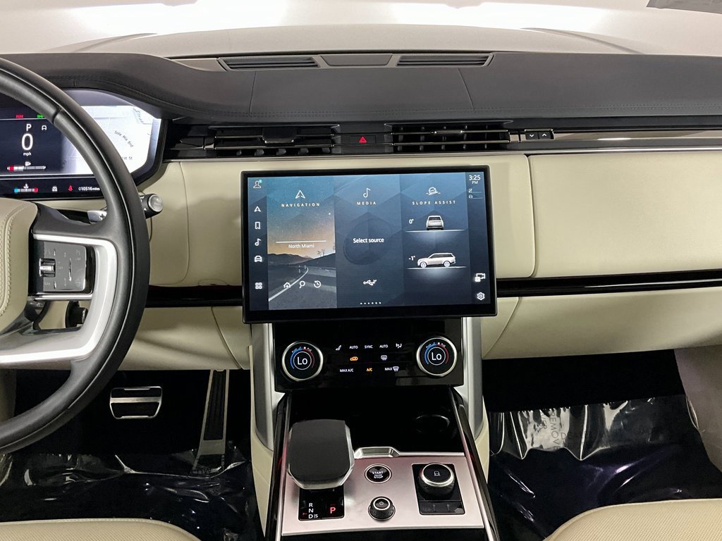 Certified 2023 Land Rover Range Rover SE image 12