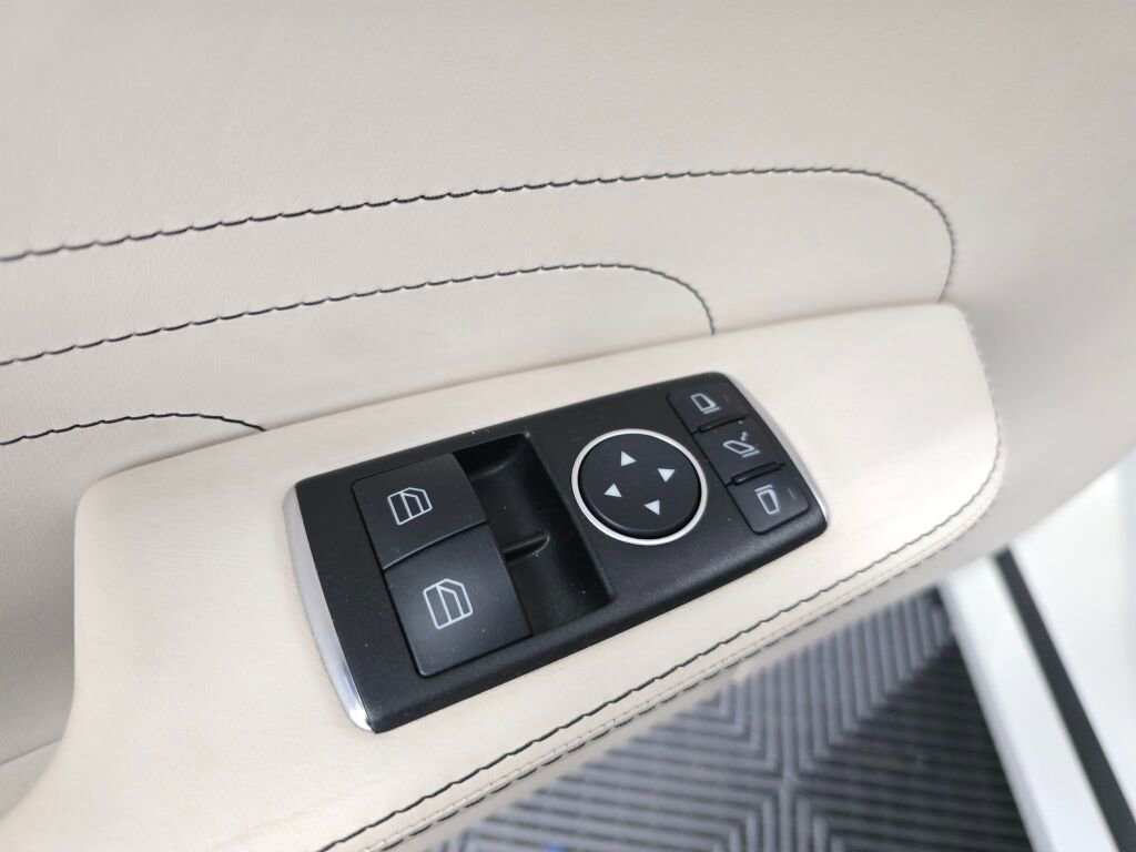 Used 2012 Mercedes-Benz SLS AMG Roadster image 34