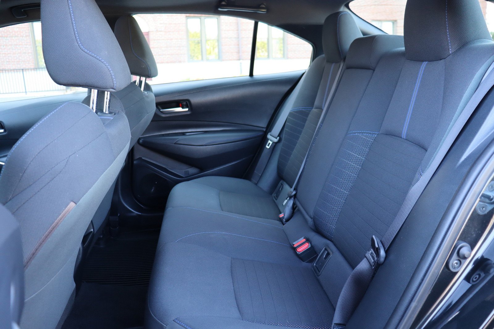 Used 2020 Toyota Corolla SE w/ SE Premium Package FWD image 15