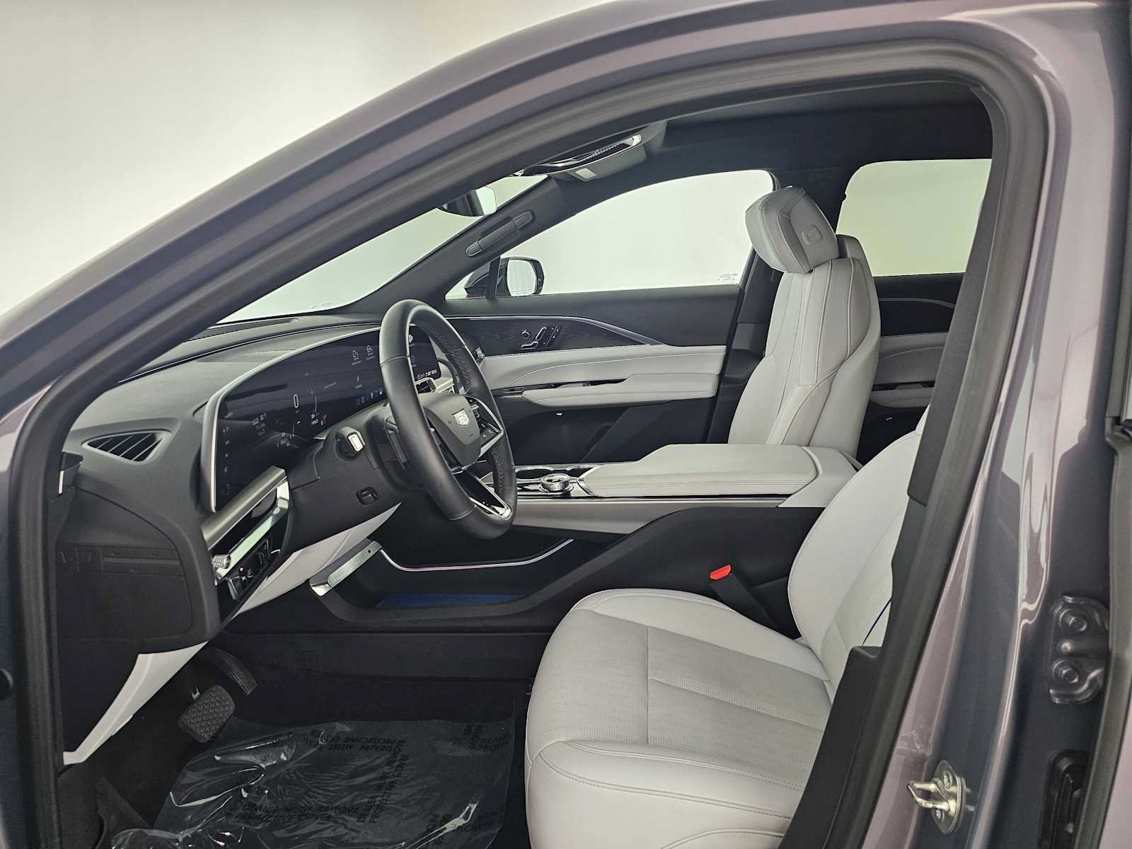Used 2025 Cadillac Lyriq Luxury AWD/4WD image 20