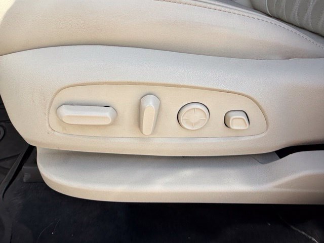 Used 2023 Buick Enclave Avenir w/ Avenir Technology Package AWD/4WD image 31