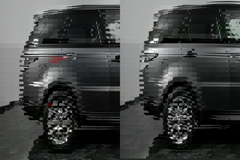 Used 2014 Land Rover Range Rover Sport HSE image 11