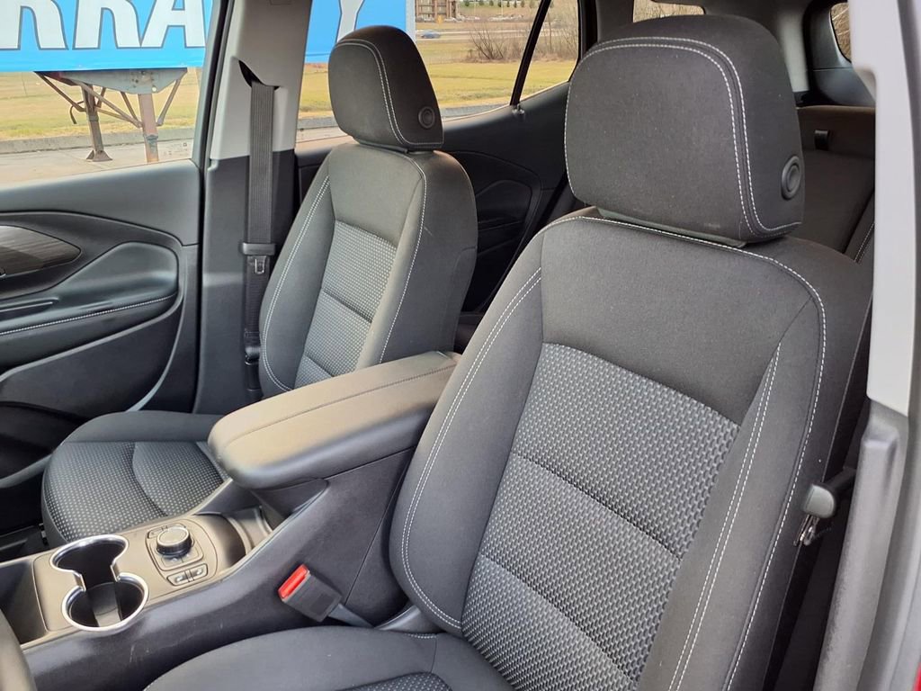 Used 2024 GMC Terrain SLE w/ Driver Convenience Package image 12