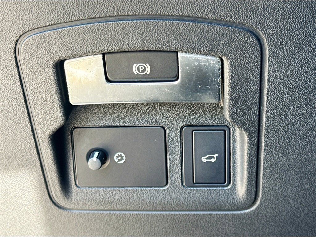 Used 2019 Land Rover Range Rover Velar image 11