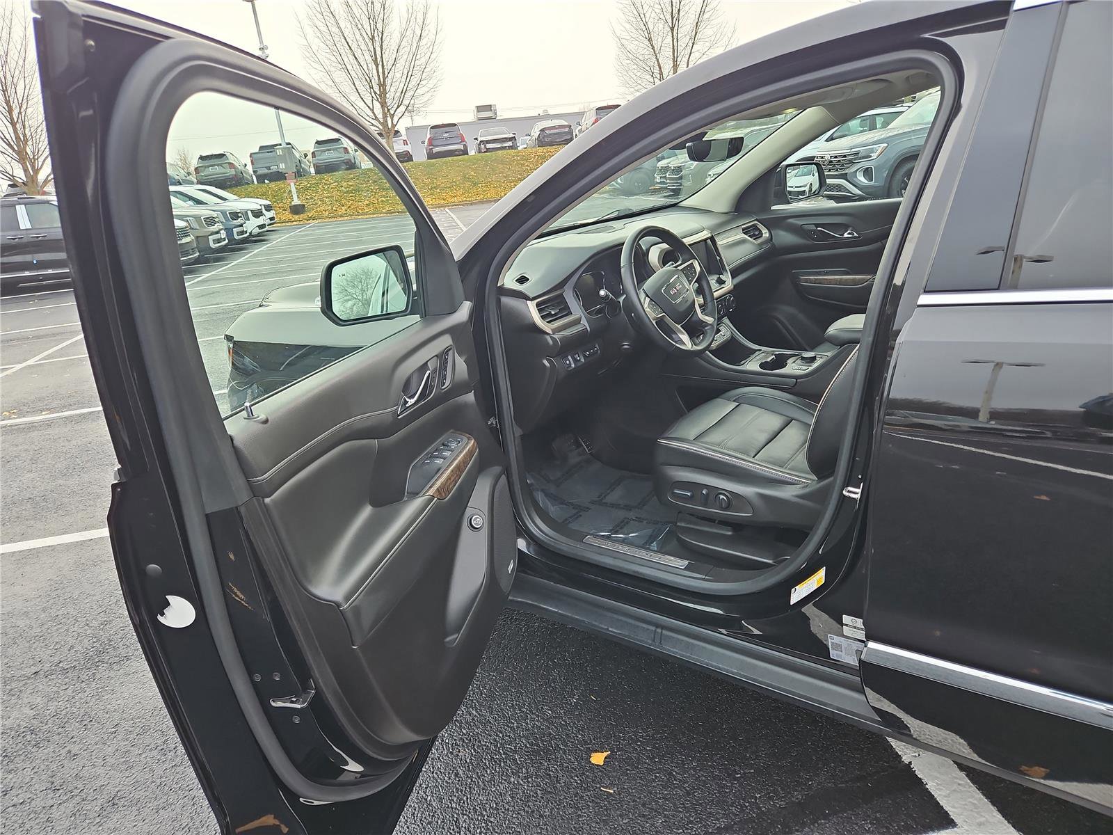 Used 2023 GMC Acadia Denali w/ Denali Ultimate Package image 12