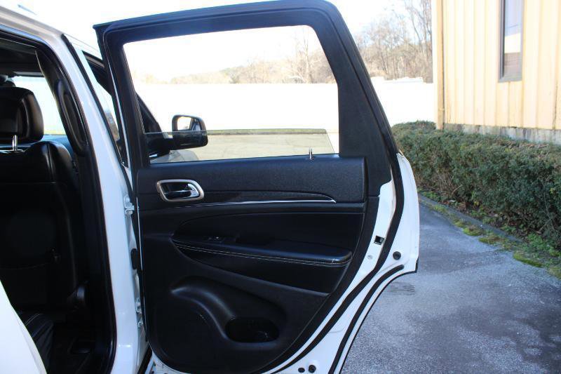 Used 2017 Jeep Grand Cherokee Limited w/ Luxury Group II RWD image 20