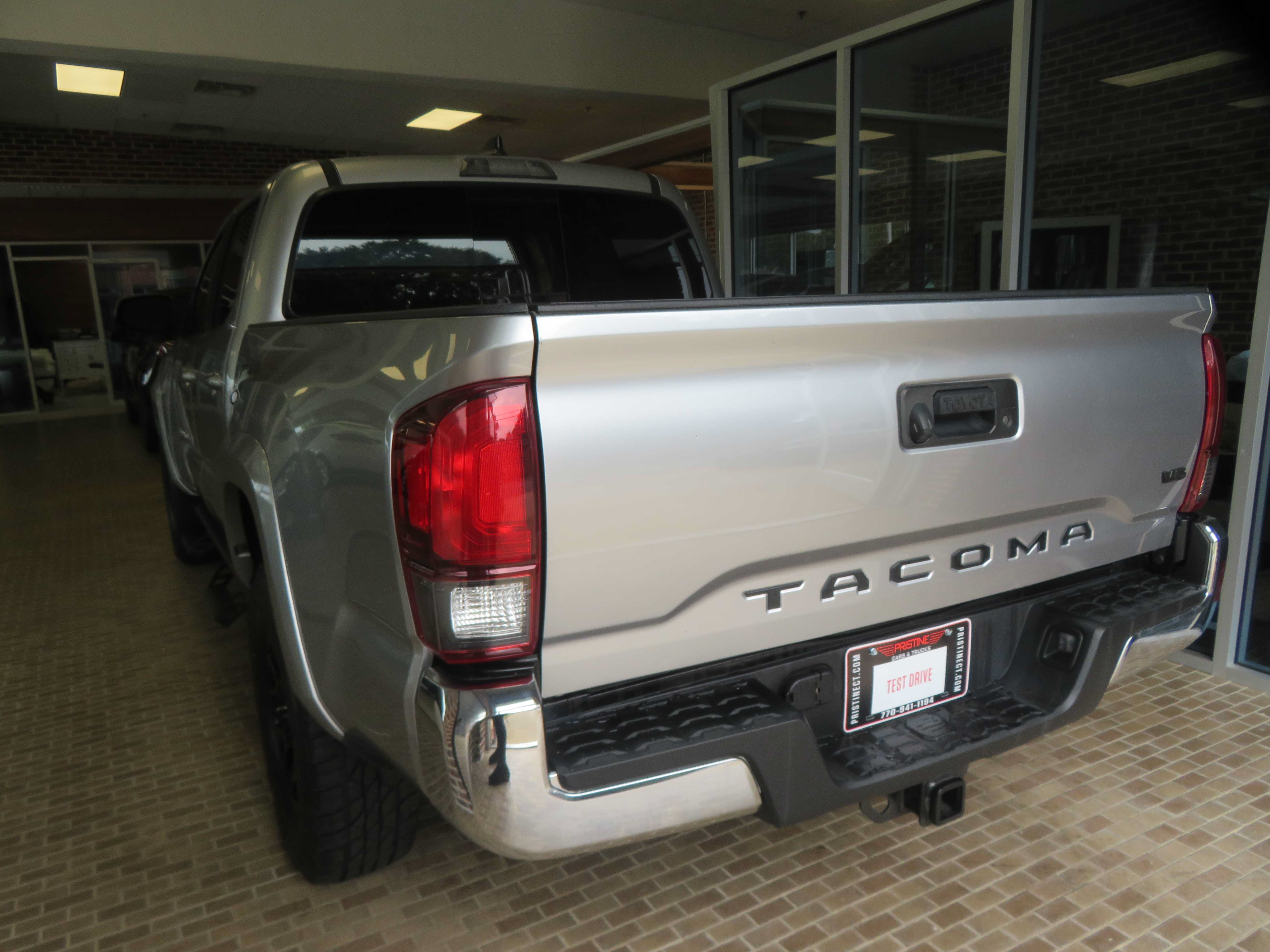 Used 2022 Toyota Tacoma SR5 RWD image 6
