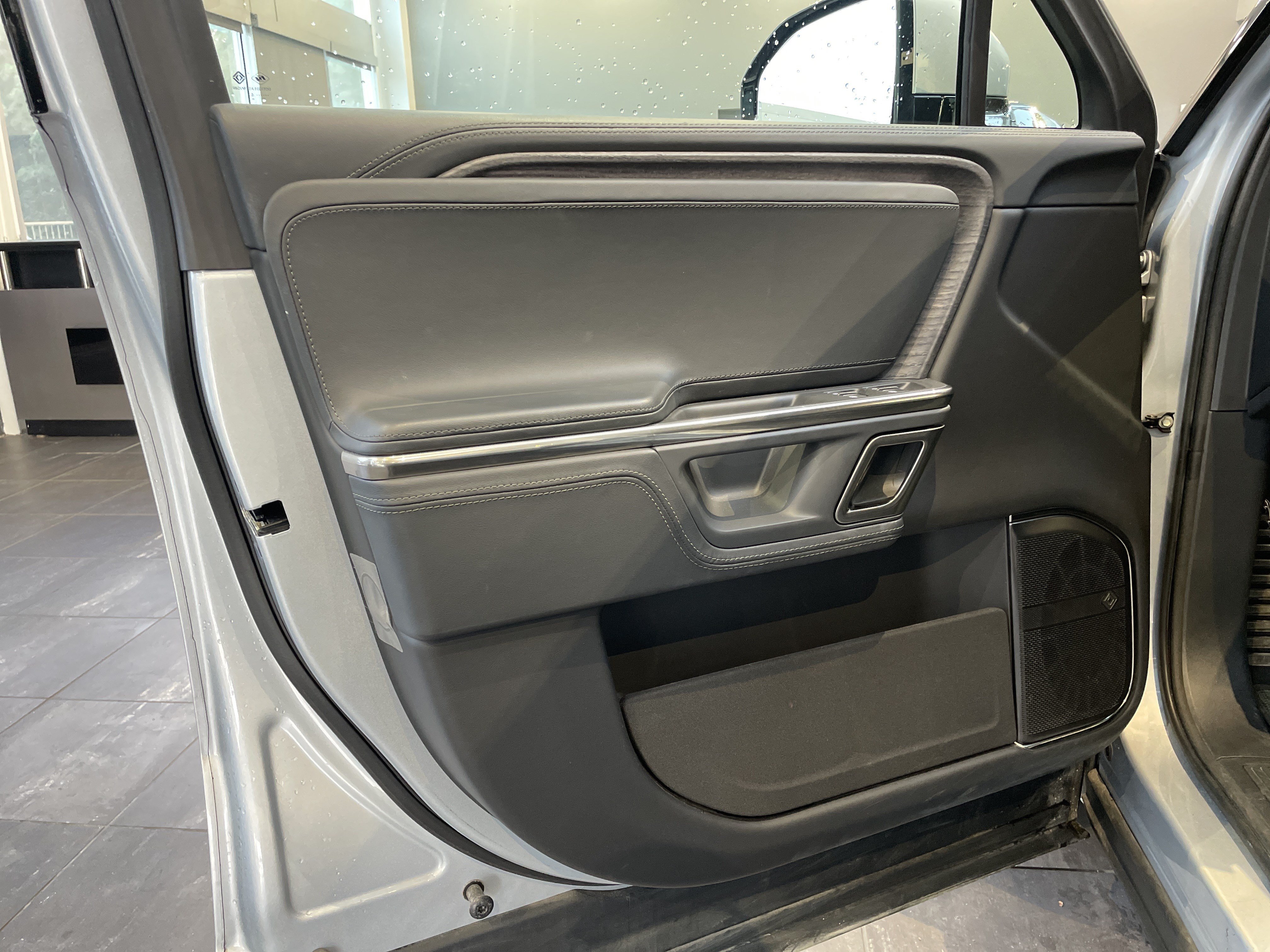 Used 2024 Rivian R1S Adventure Dual AWD/4WD image 14