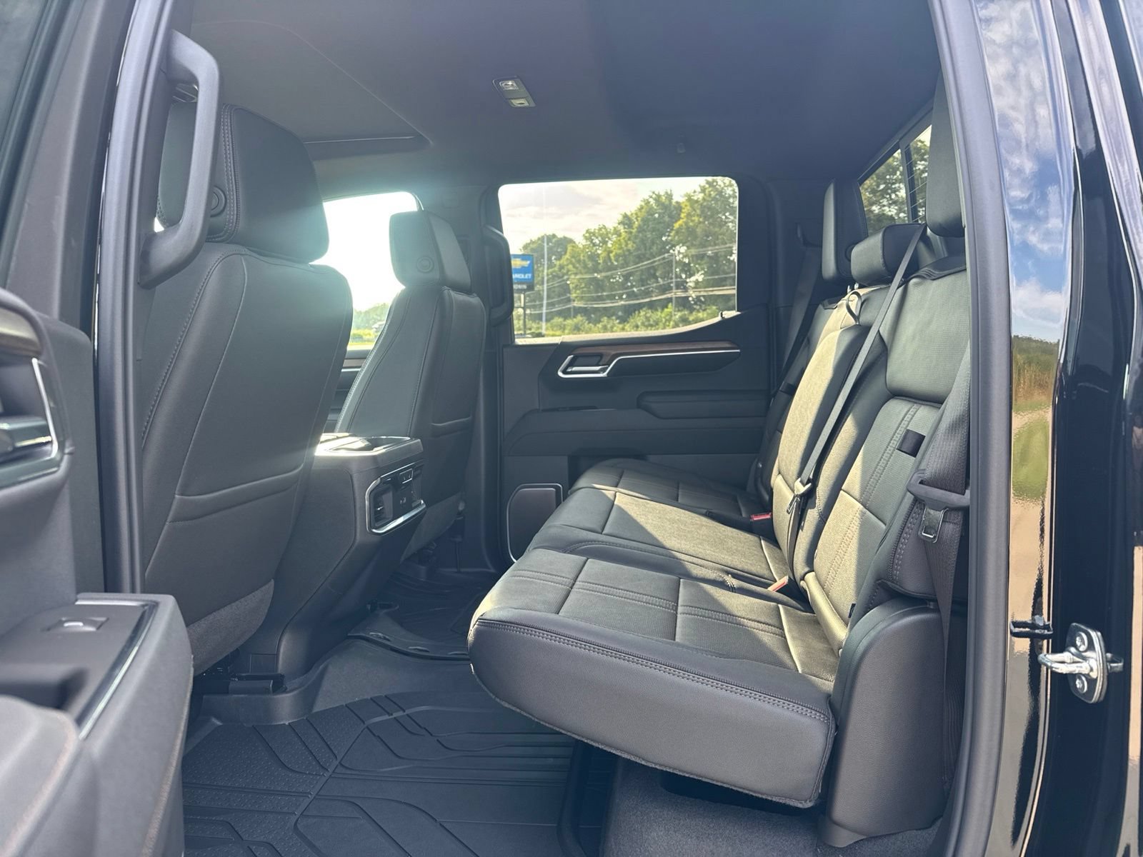 New 2026 Chevrolet Silverado 1500 High Country w/ High Country Premium Package AWD/4WD image 12