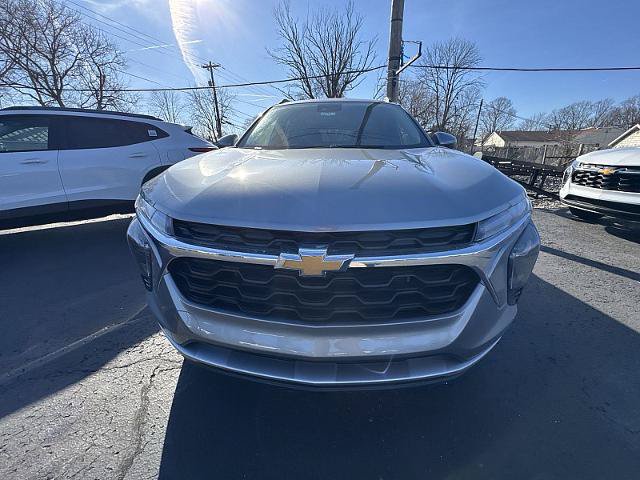 New 2026 Chevrolet Trax LT w/ Driver Confidence Package FWD image 2