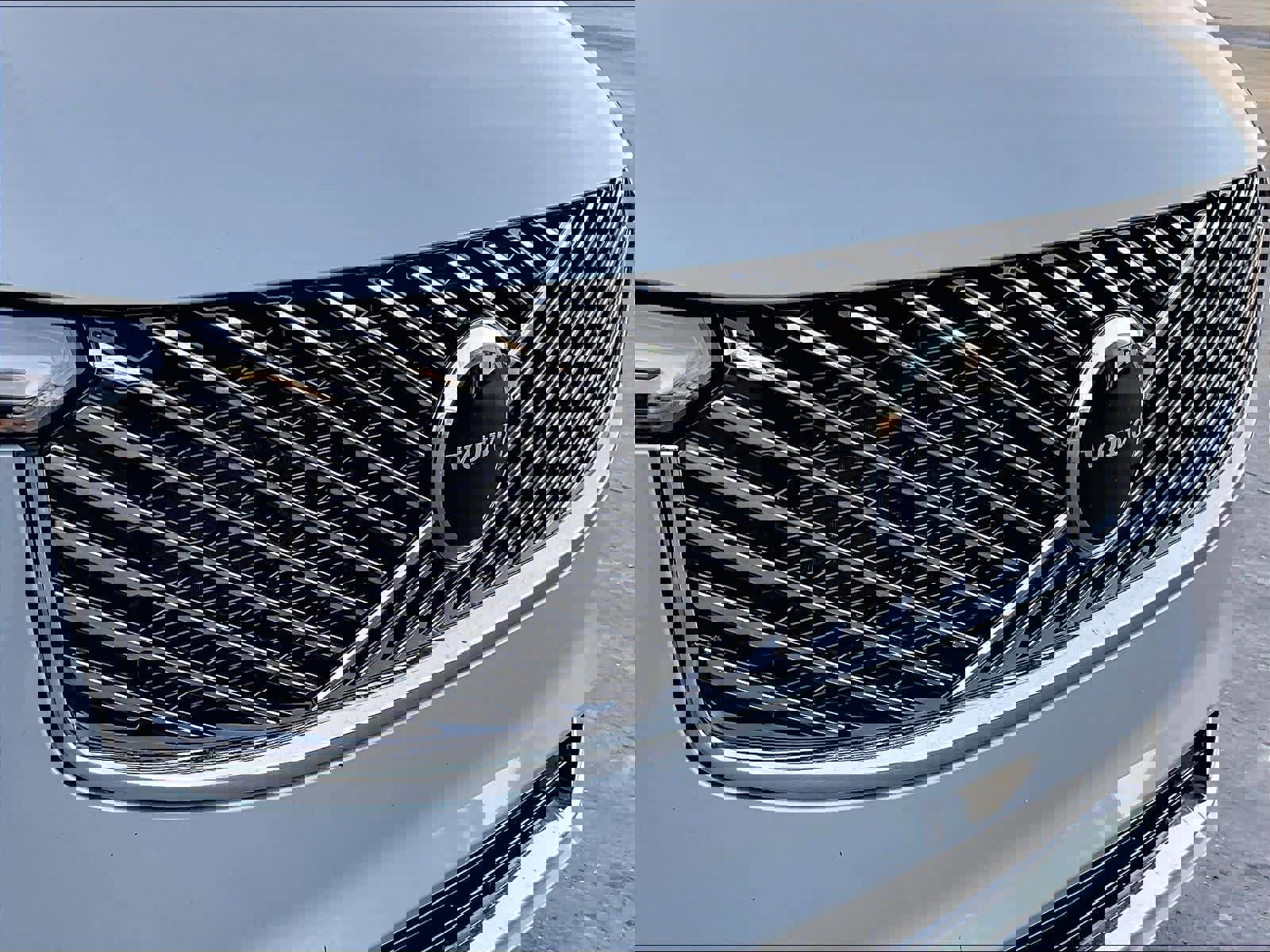 Used 2025 Volvo XC90 B6 Core w/ Protection Package Premier image 33