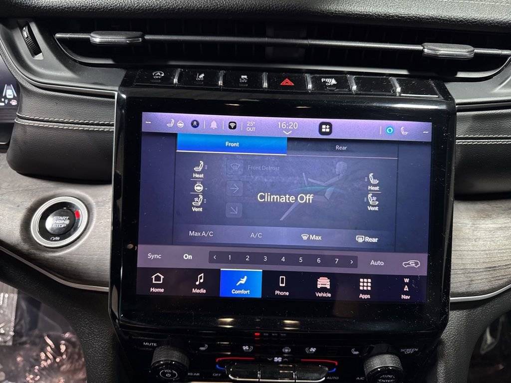 Used 2024 Jeep Grand Cherokee L Limited w/ Luxury Tech Group II image 40