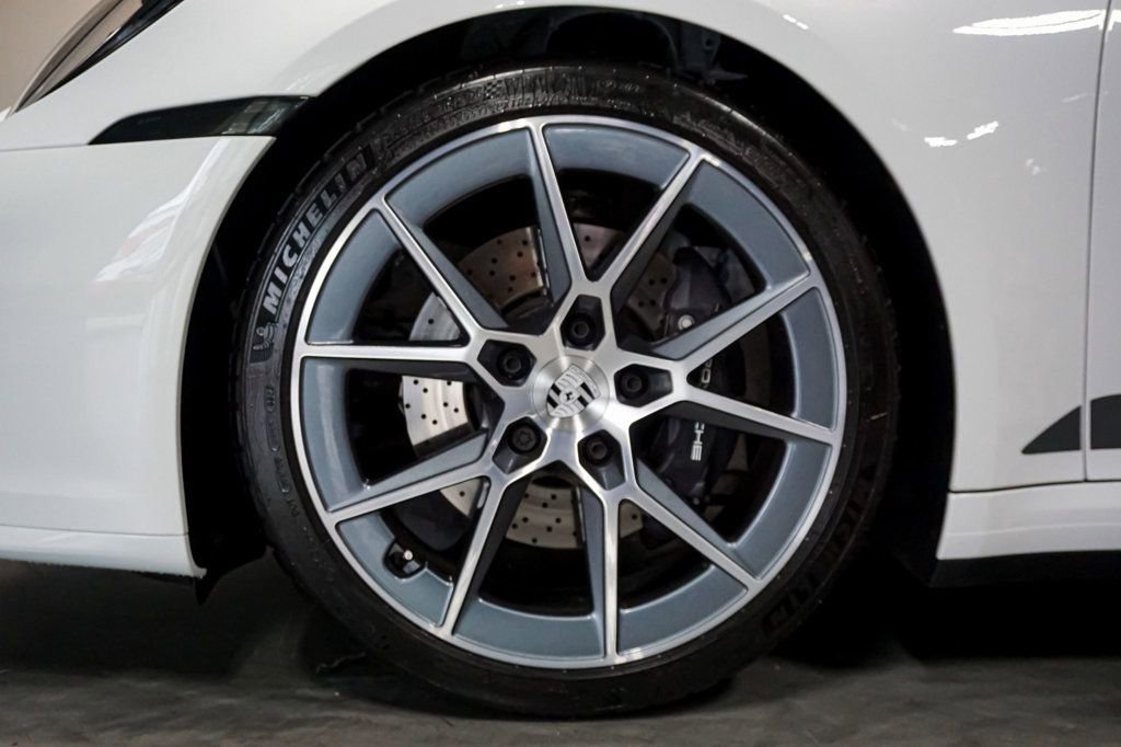 Used 2025 Porsche 911 Carrera T RWD image 41
