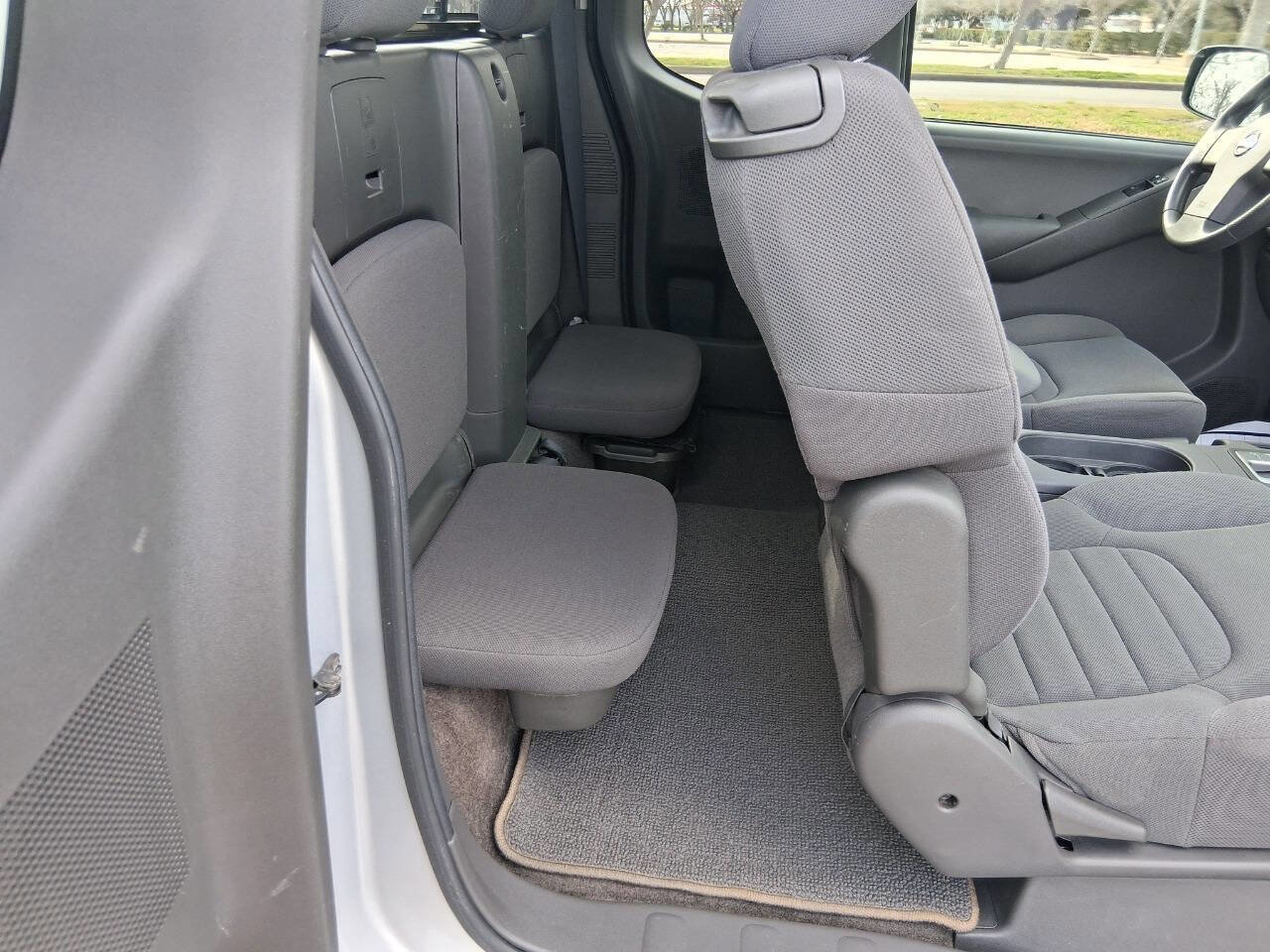 Used 2010 Nissan Frontier SE w/ Power Pkg image 13