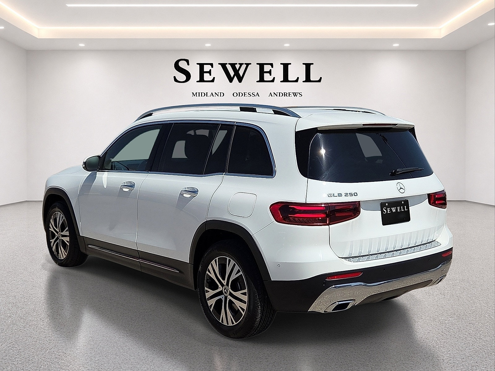 Used 2024 Mercedes-Benz GLB 250 image 3