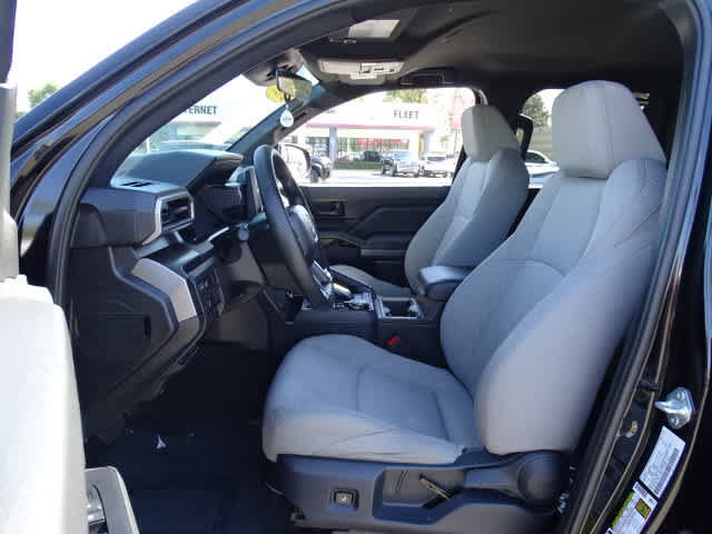 Certified 2025 Toyota Tacoma SR5 AWD/4WD image 18