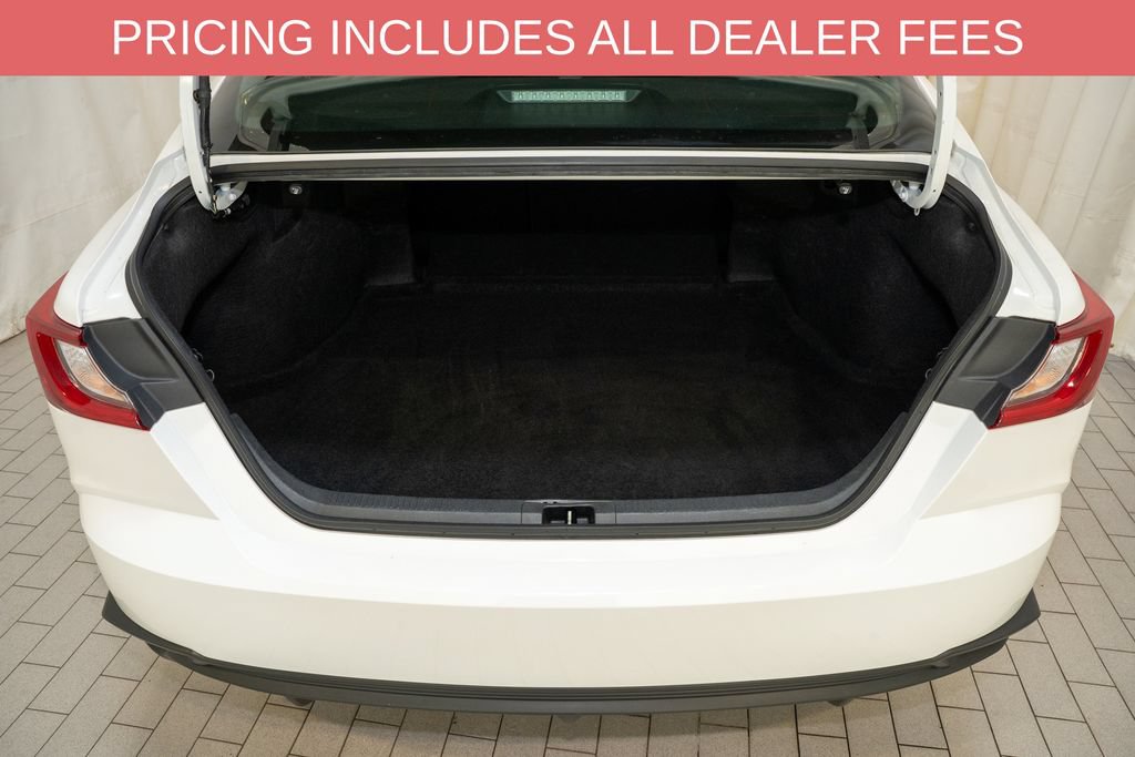 Used 2025 Toyota Camry SE FWD image 5