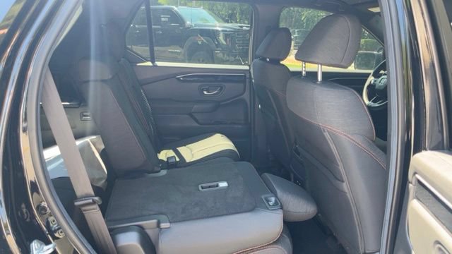 Used 2025 Honda Pilot Sport image 13