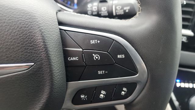 Certified 2024 Chrysler Pacifica Touring-L image 11