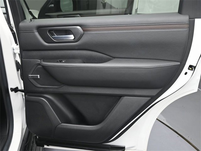 Used 2025 Nissan Armada SL w/ Captain's Chari Seat Package image 33